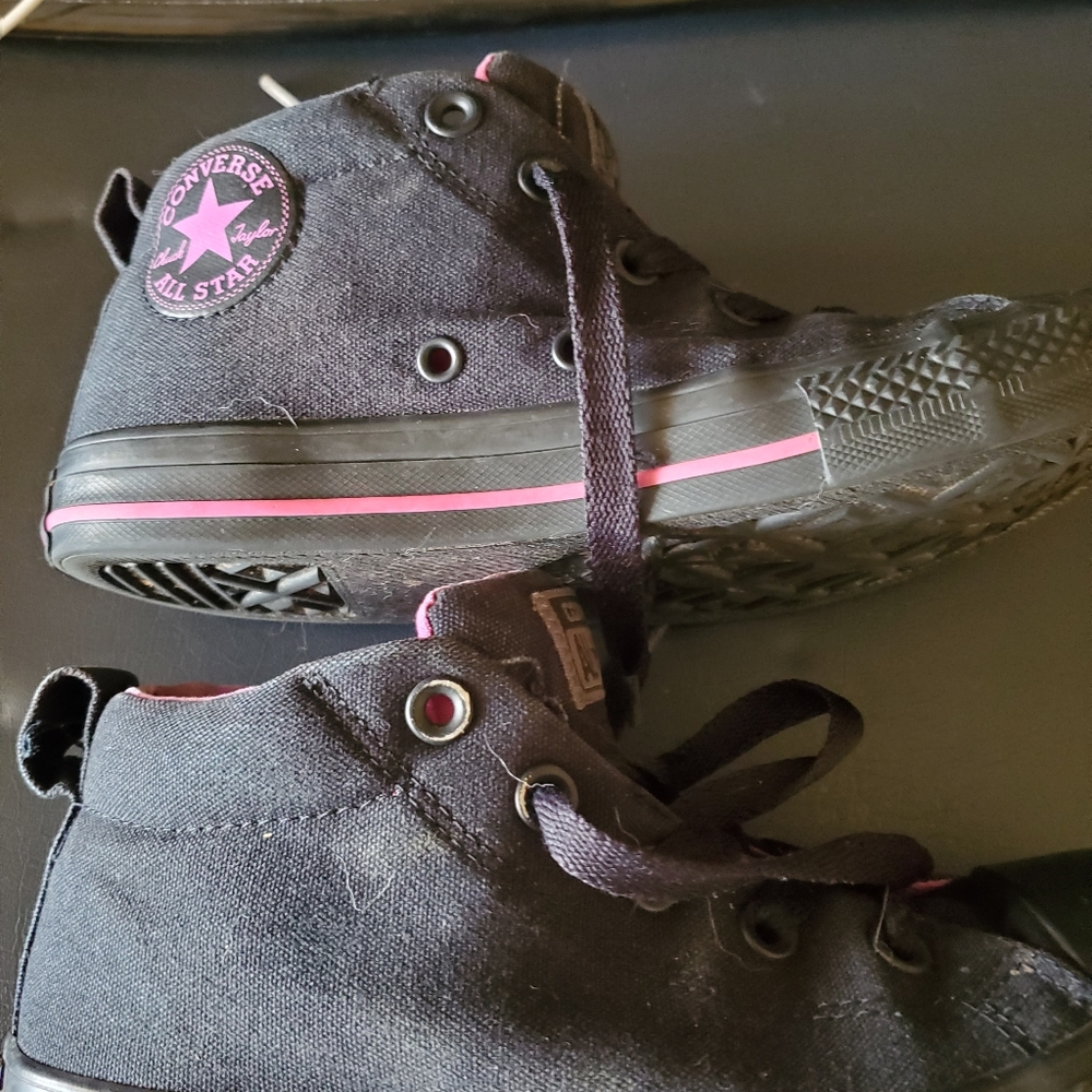 Converse girls size 3 shoes